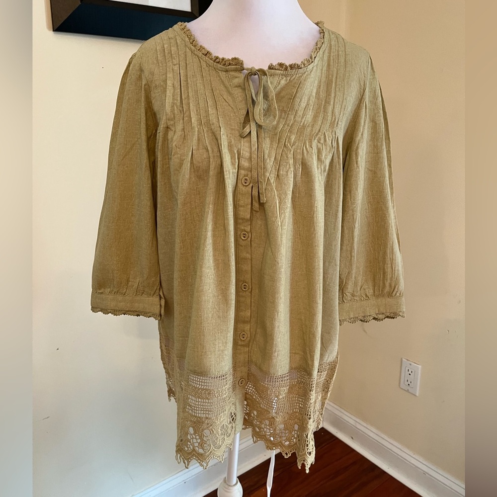 Green Linen Blouse with Lace detail‎